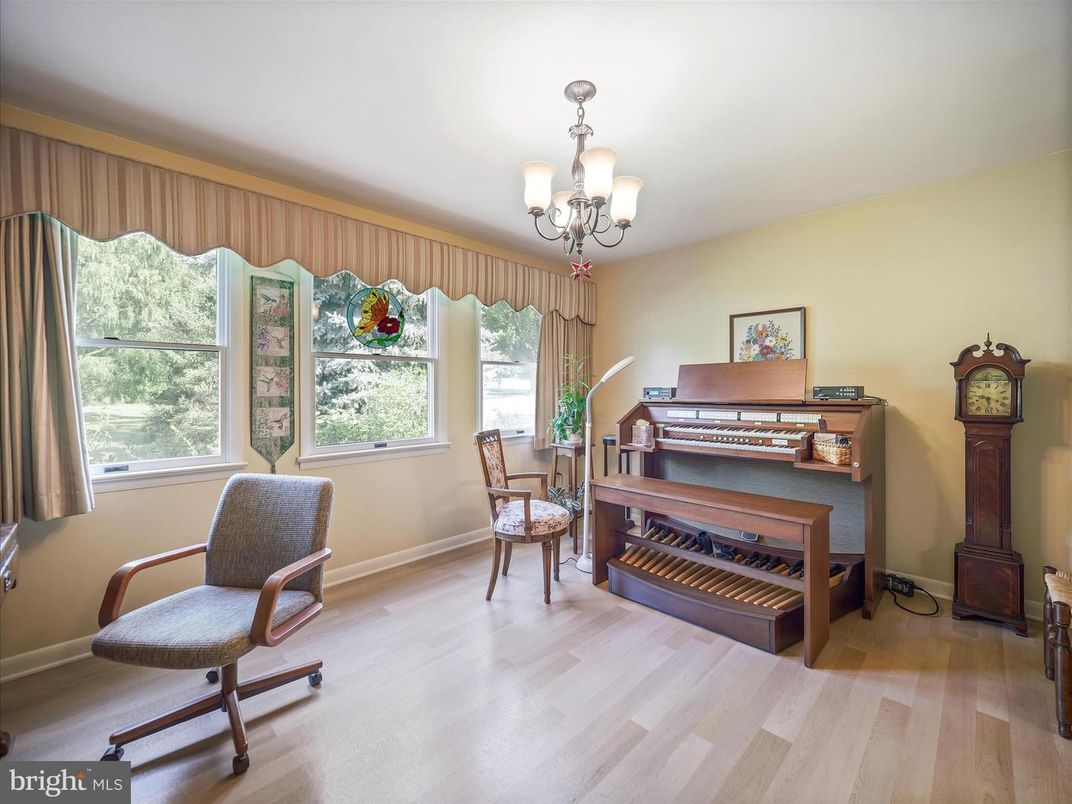 Chandelier, Interior, Piano, Wood Texture Flooring