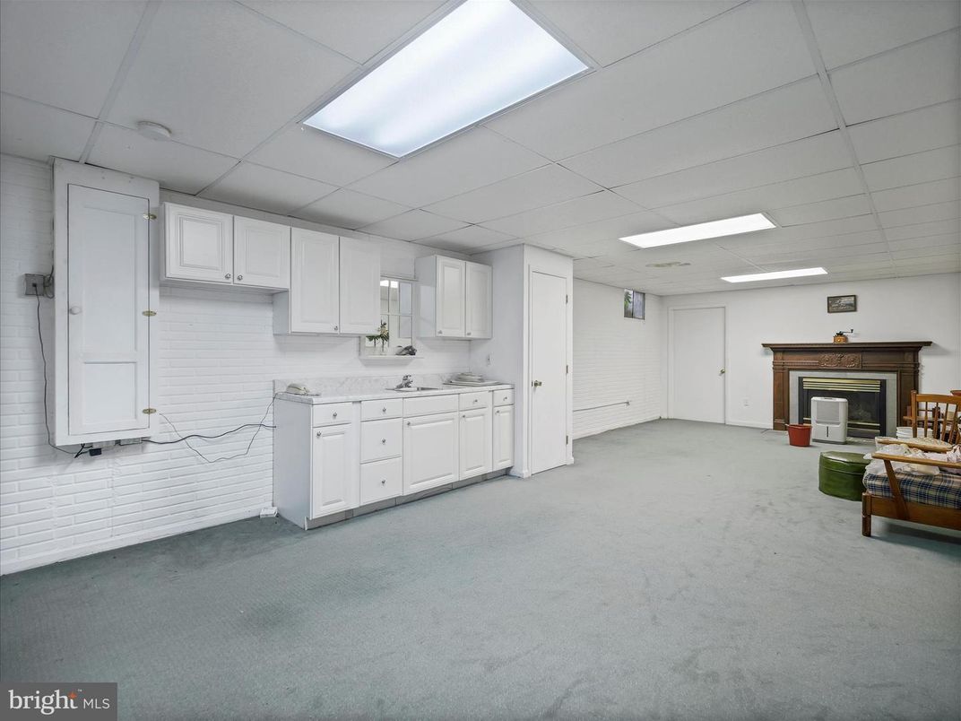 Fireplace, Interior, Kitchen, Recessed Lighting