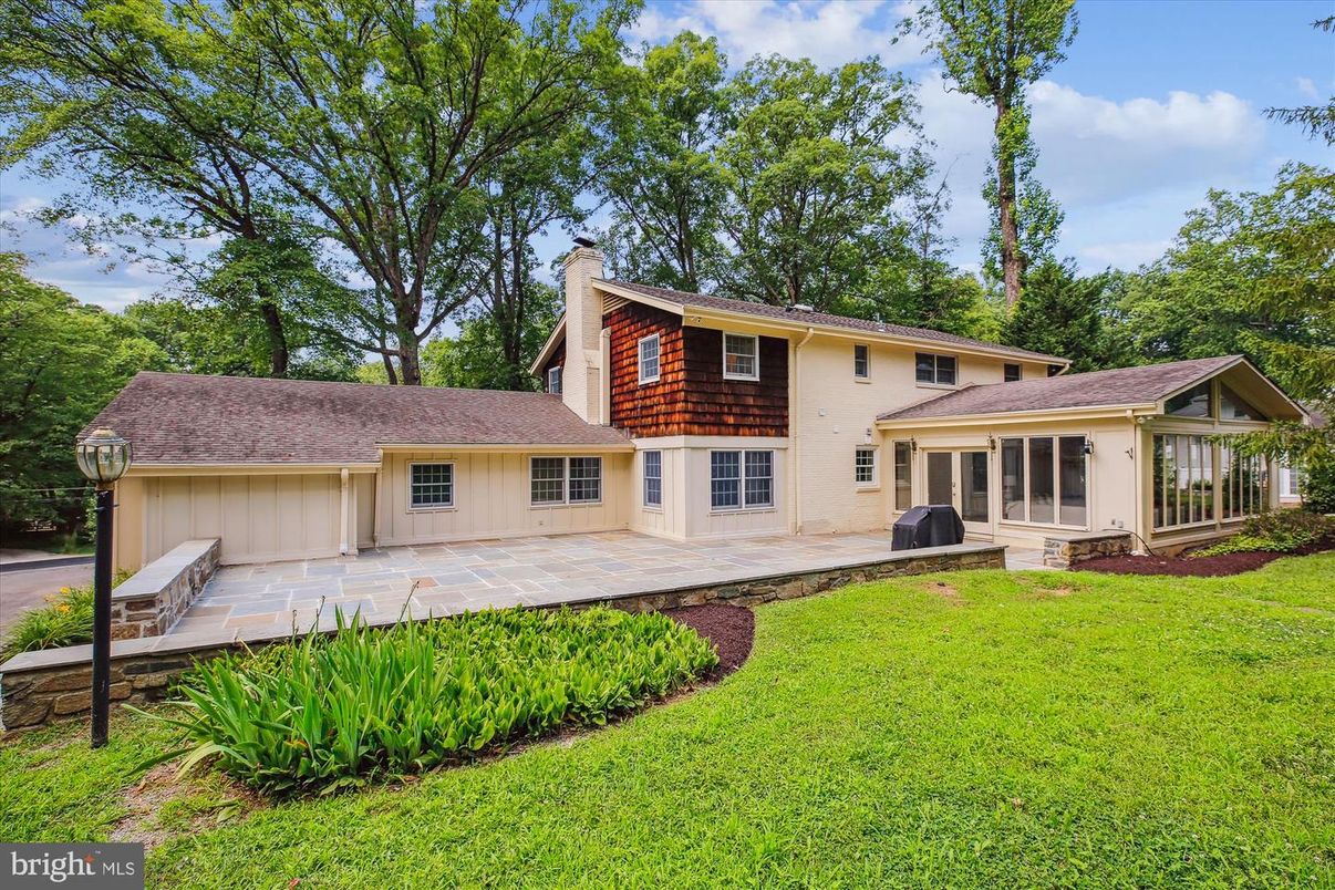Attached, Backyard, Exterior, Facade, Split Level
