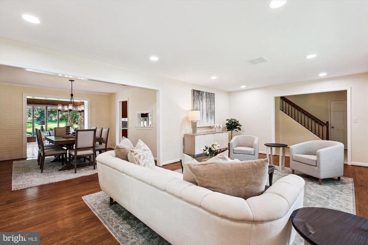 Dining room, Interior, Living room, Pendant Lights, Recessed Lighting, Wood Texture Flooring