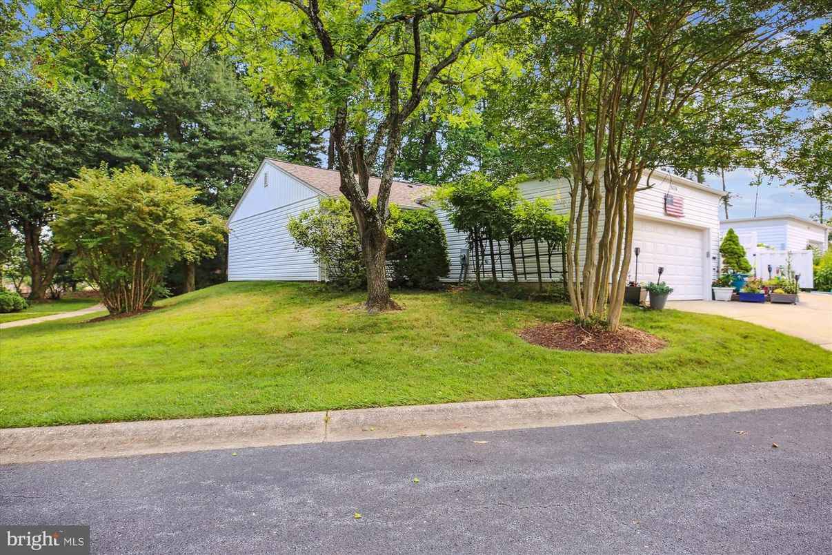 Backyard, Detached Garage, Exterior
