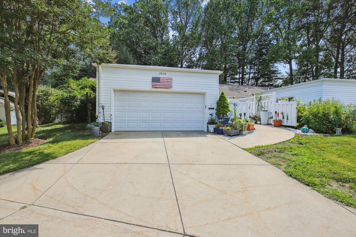 Detached Garage, Exterior