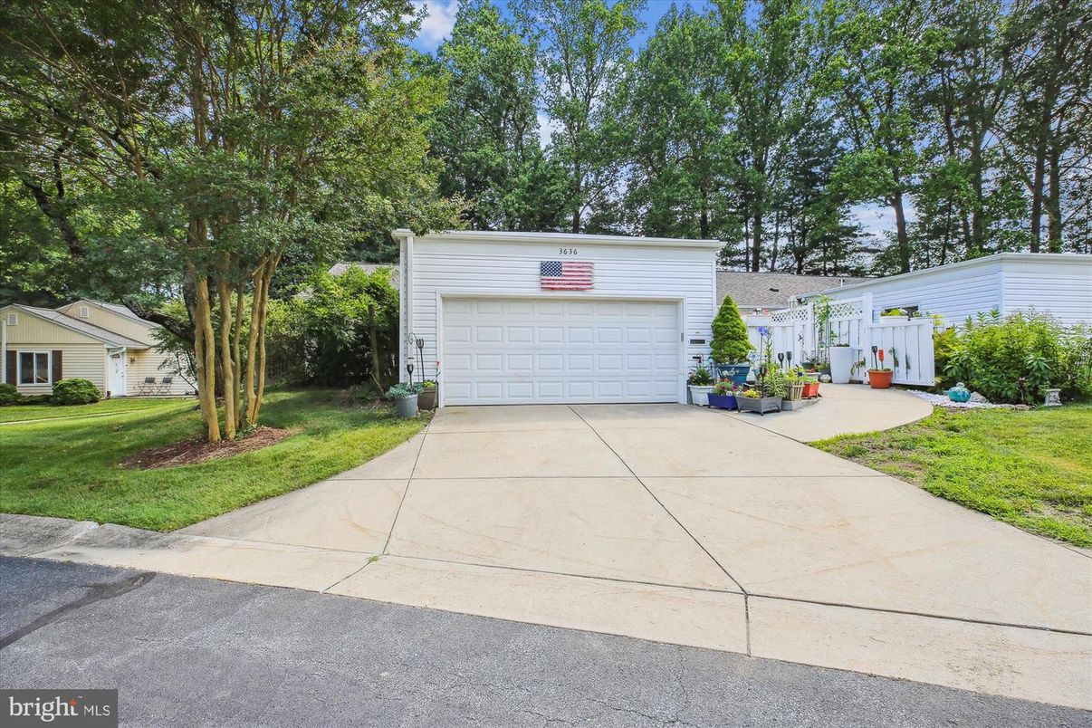 Detached Garage, Exterior
