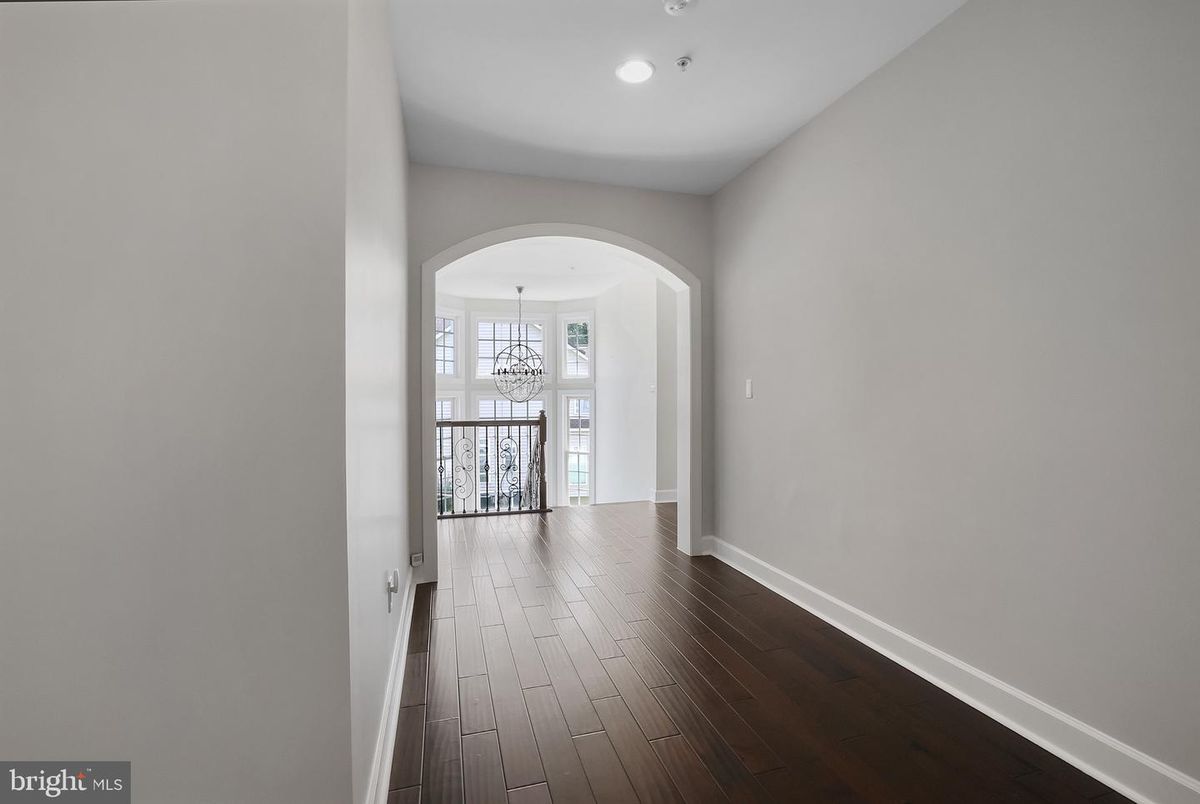 Interior, Pendant Lights, Recessed Lighting, Wood Texture Flooring