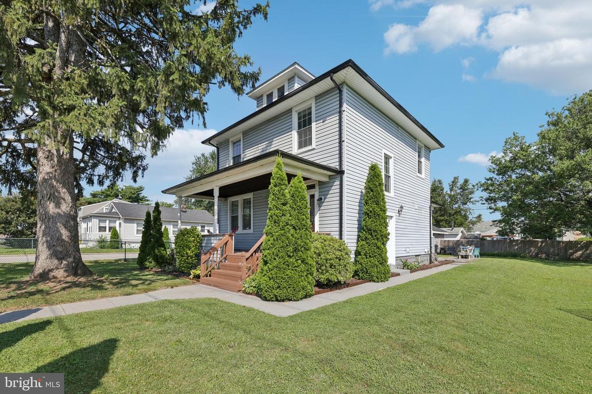 Backyard, Exterior, Facade, American Foursquare