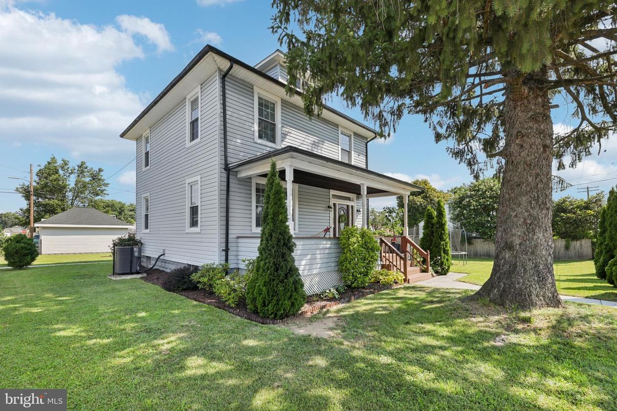 Backyard, Detached Garage, Exterior
