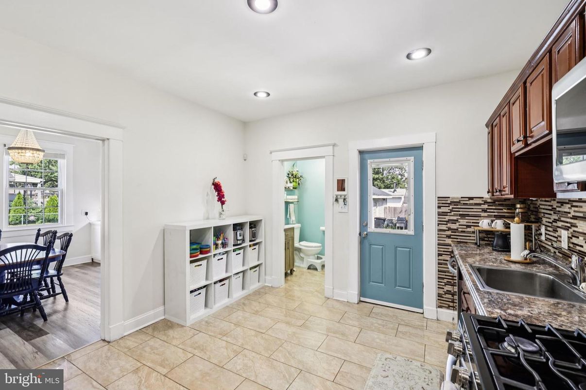 Bathroom, Dining room, Interior, Kitchen, Recessed Lighting