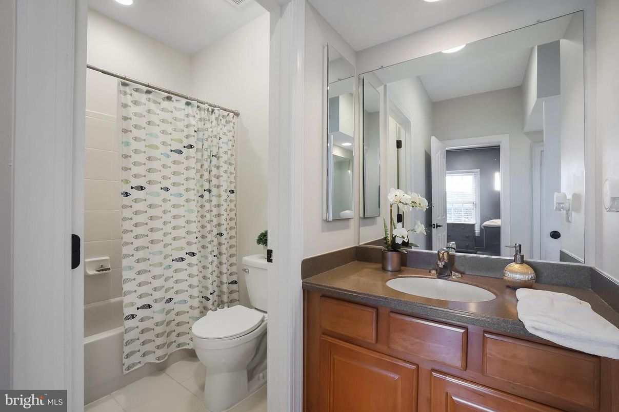 Bathroom, Interior, Recessed Lighting