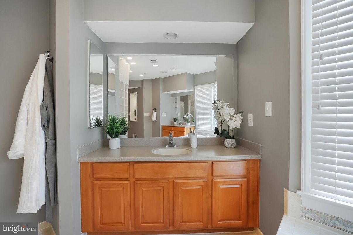 Bathroom, Interior, Recessed Lighting