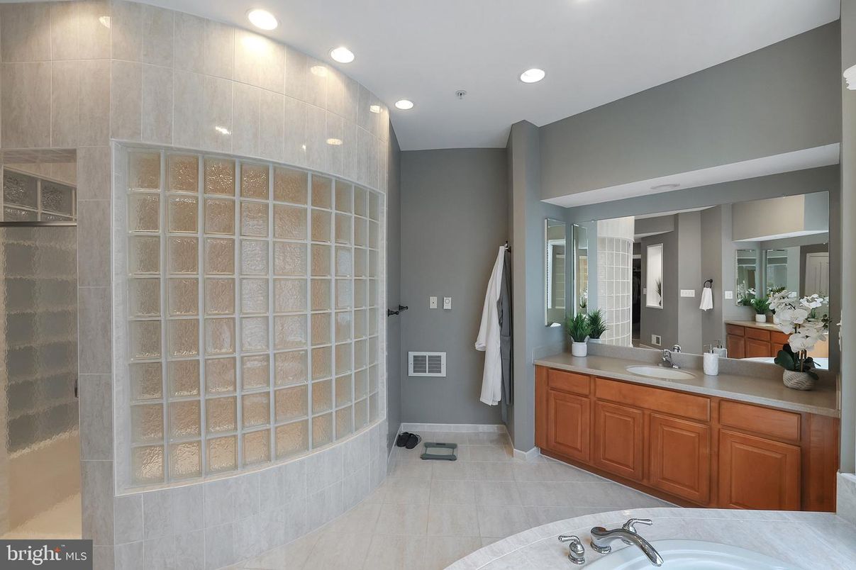 Bathroom, Interior, Recessed Lighting