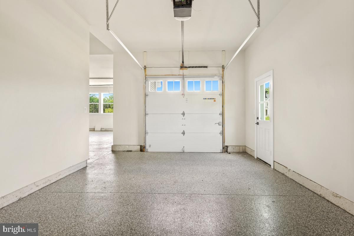 Garage, Interior