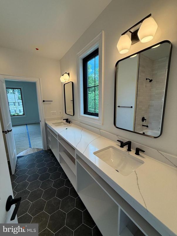 Bathroom, Dual Sink Vanities, Interior