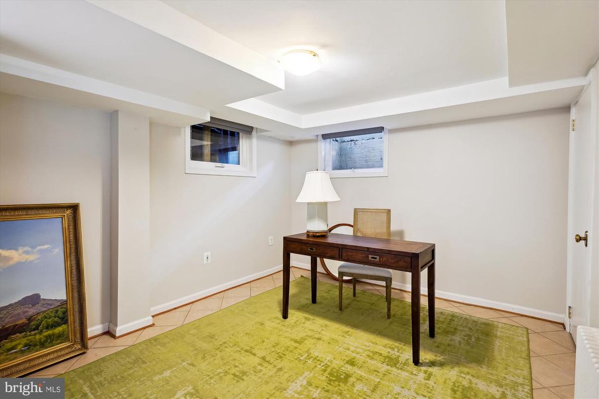 Home Office, Interior