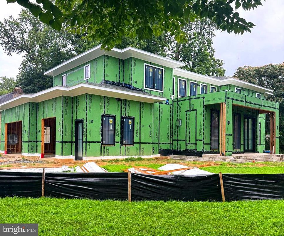 Backyard, Exterior, Facade, Modern