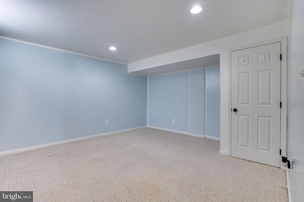 Empty room, Interior, Recessed Lighting
