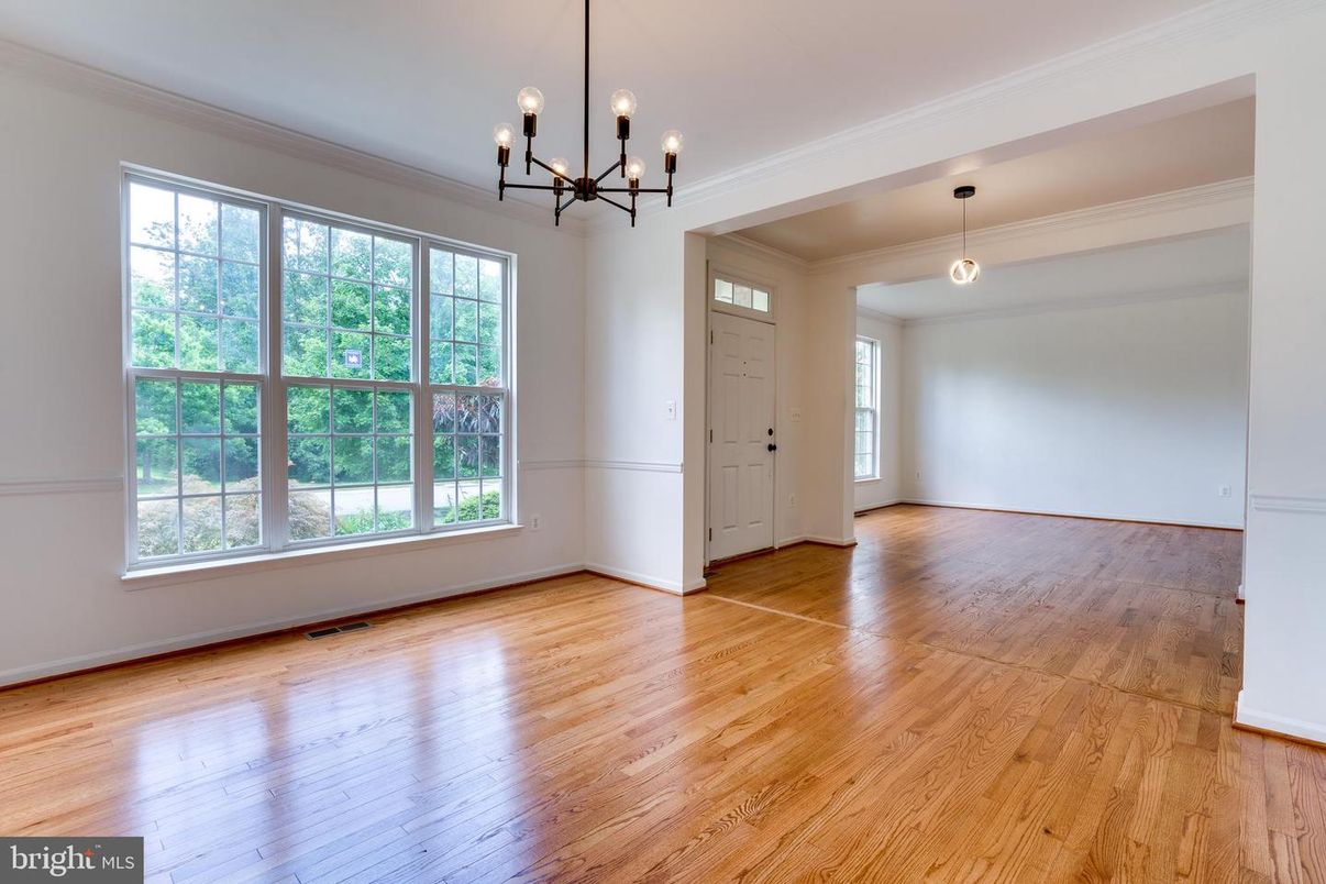 Empty room, Interior, Pendant Lights, Wood Texture Flooring