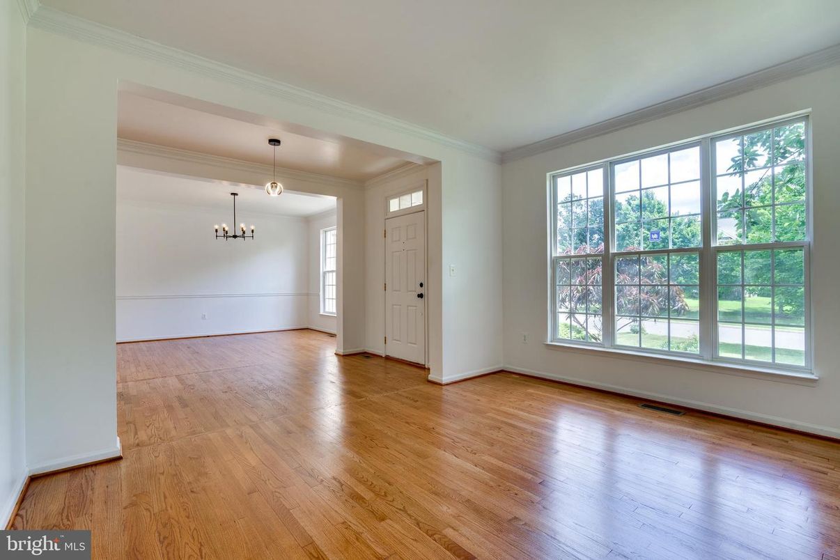 Chandelier, Empty room, Interior, Wood Texture Flooring