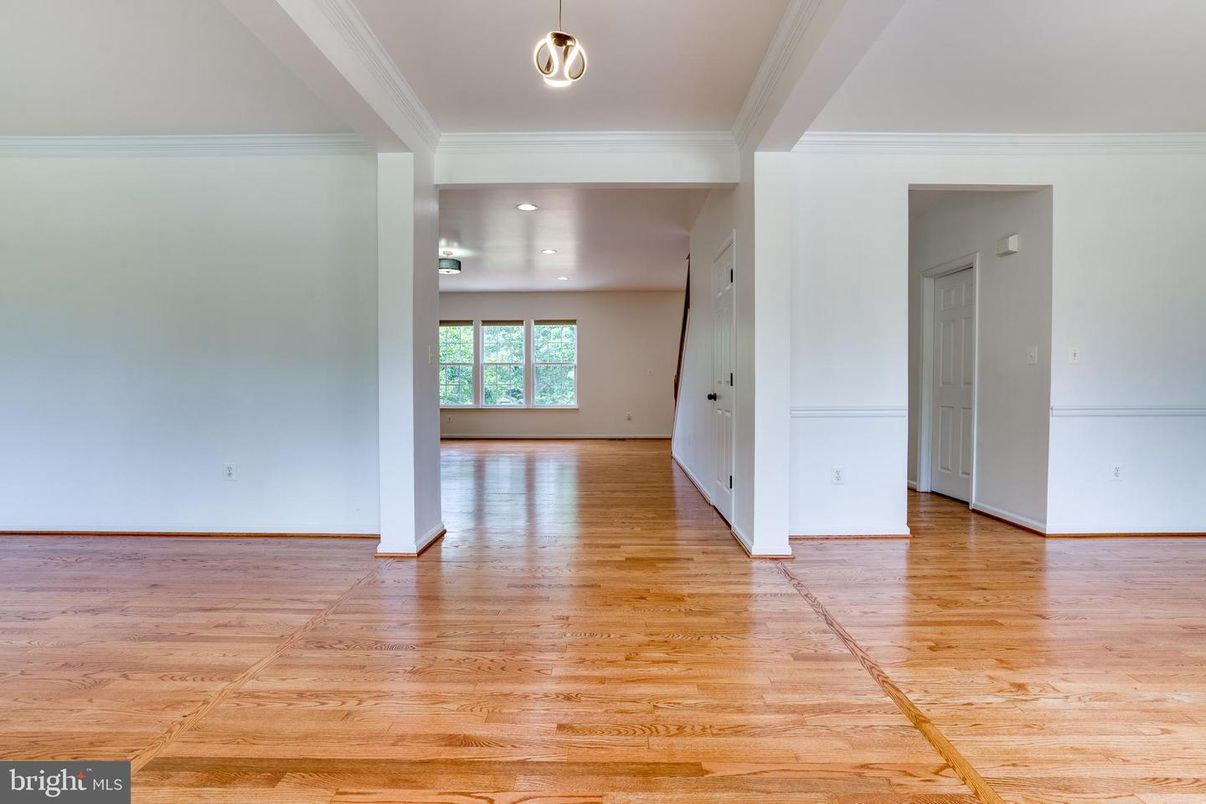 Empty room, Interior, Pendant Lights, Wood Texture Flooring