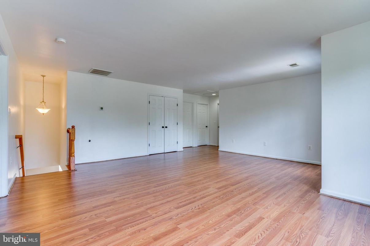 Empty room, Interior, Pendant Lights, Wood Texture Flooring