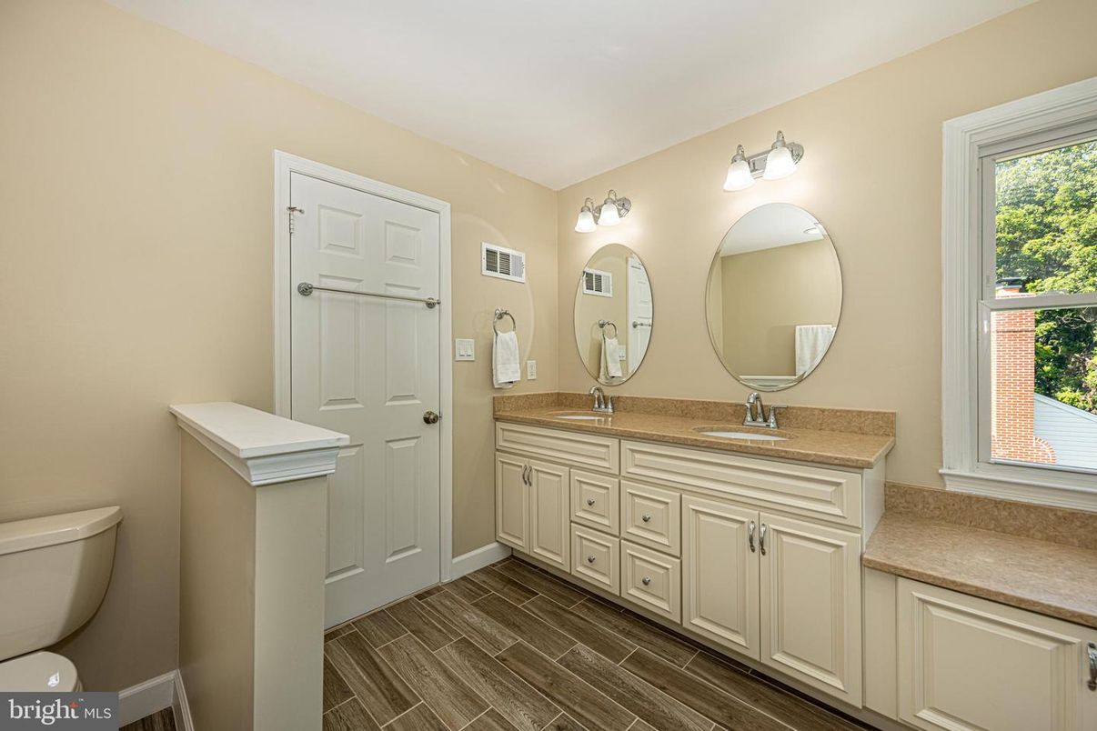 Bathroom, Dual Sink Vanities, Interior, Wood Texture Flooring