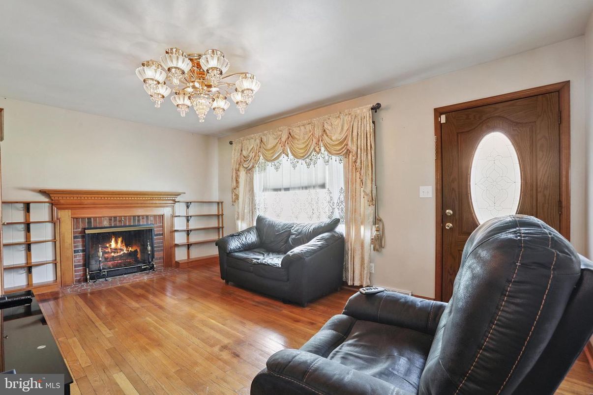 Chandelier, Fireplace, Interior, Wood Texture Flooring
