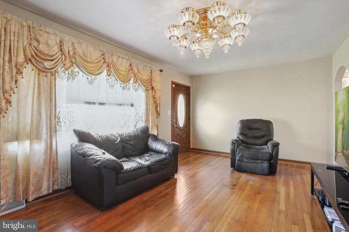 Chandelier, Interior, Wood Texture Flooring