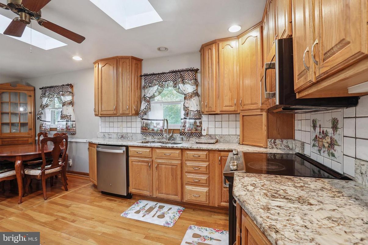 Dining room, Interior, Kitchen, Recessed Lighting, Wood Texture Flooring