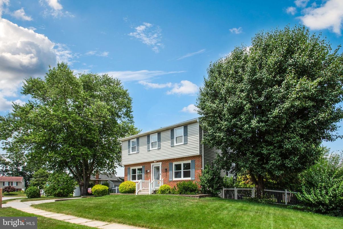 Backyard, Exterior, Facade, Brick Facade, Georgian