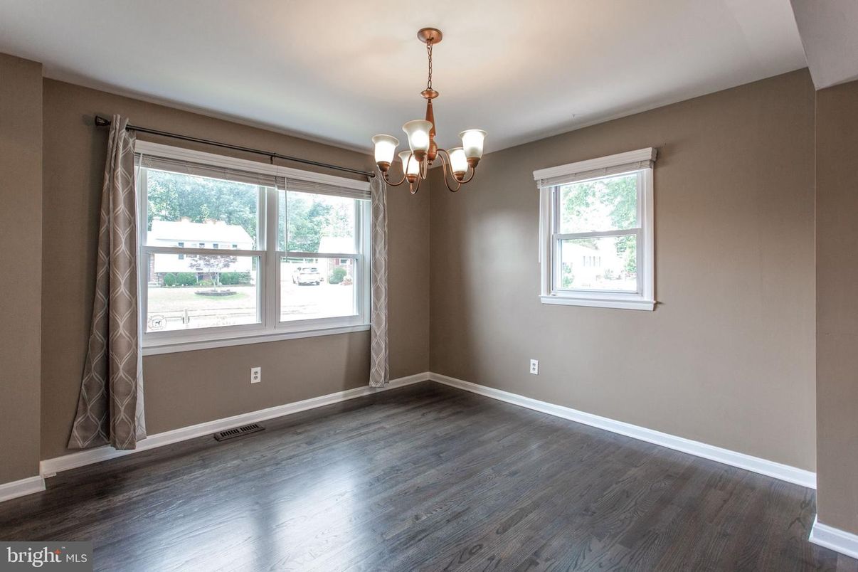 Chandelier, Empty room, Interior, Wood Texture Flooring
