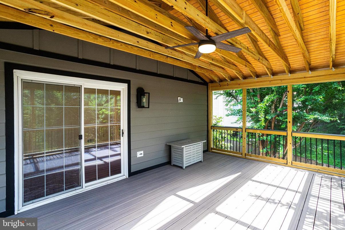 Empty room, Interior, Sun Room, Wooden Beams, Wooden Ceilings, Wood Texture Flooring