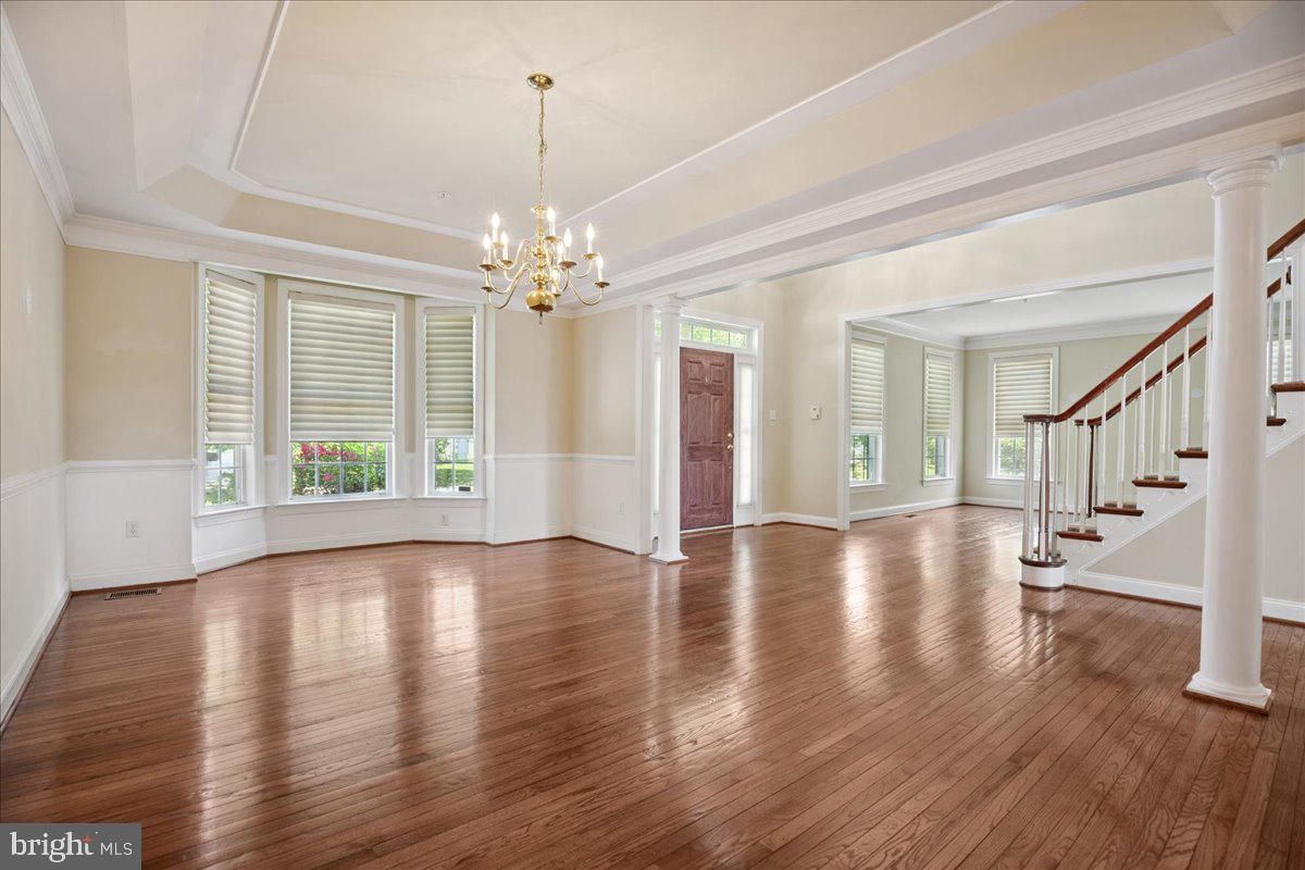 Chandelier, Empty room, Interior, Wood Texture Flooring