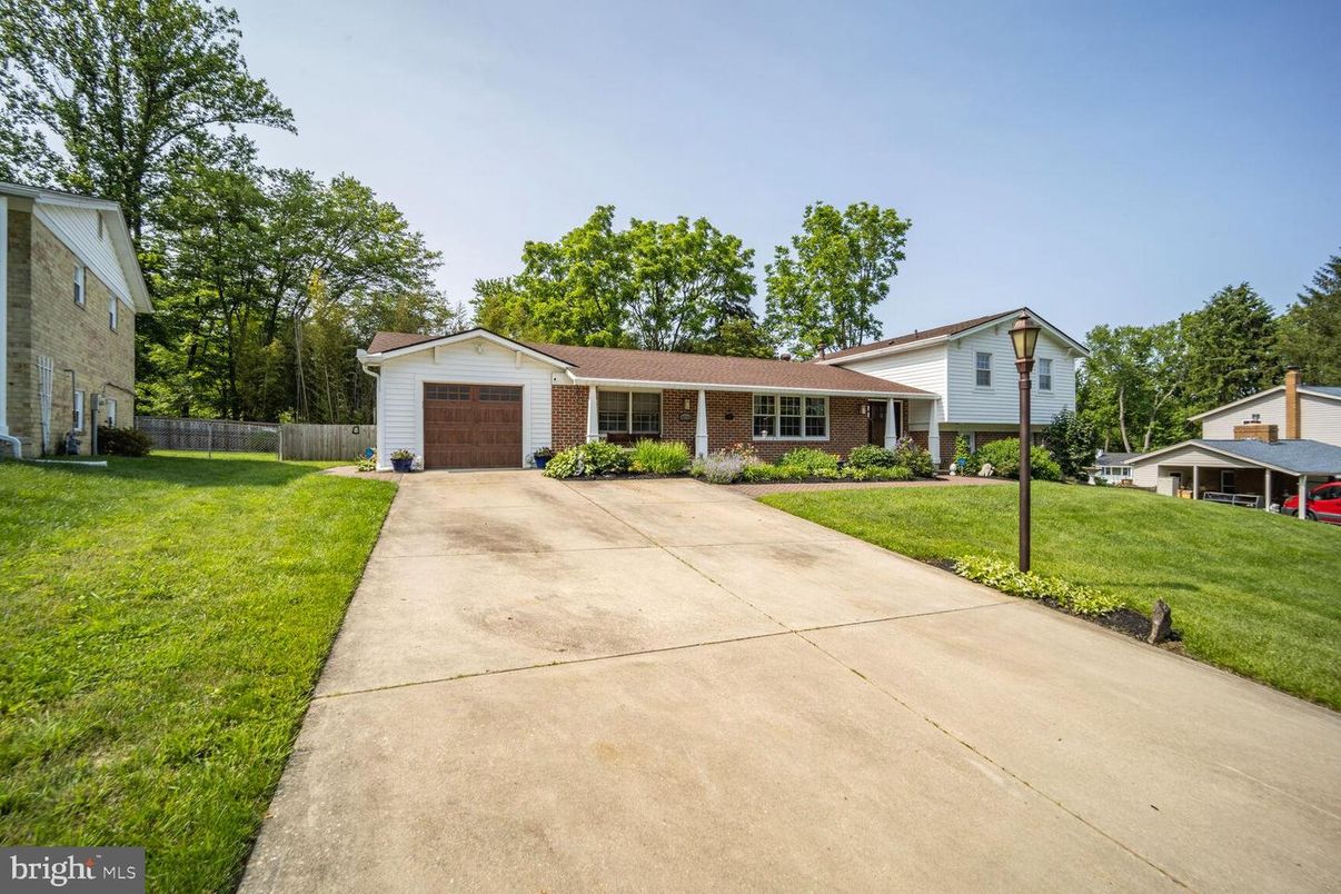 Attached, Exterior, Facade, Brick Facade, Ranch