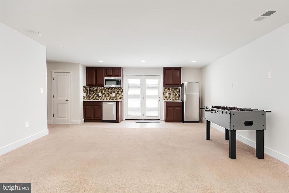 Game Room, Interior, Kitchen, Recessed Lighting, Stainless Steel Appliances