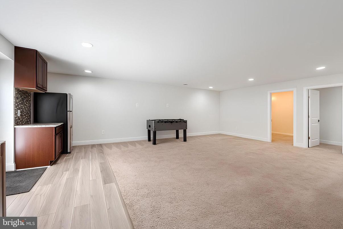 Game Room, Interior, Recessed Lighting