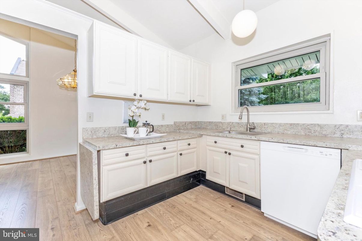 Interior, Kitchen, Pendant Lights, Wood Texture Flooring