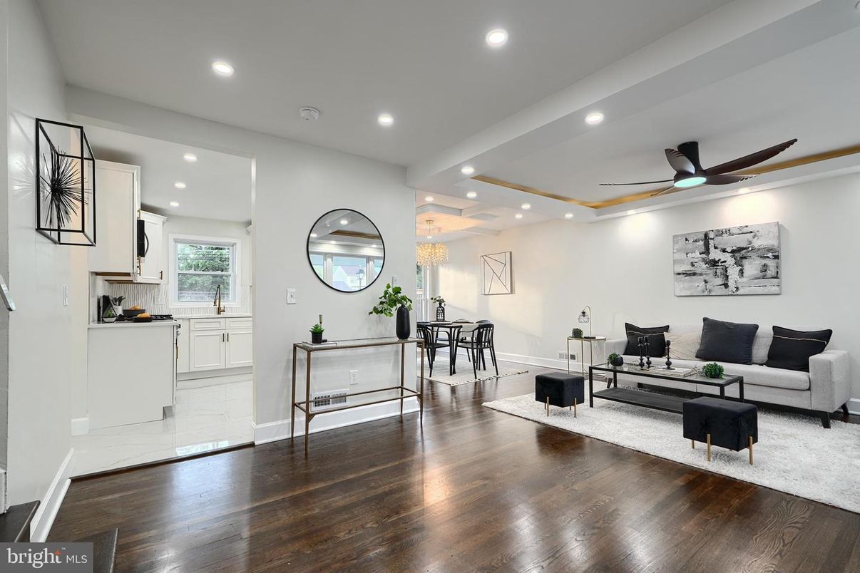 Chandelier, Dining room, Interior, Kitchen, Living room, Recessed Lighting, Wood Texture Flooring
