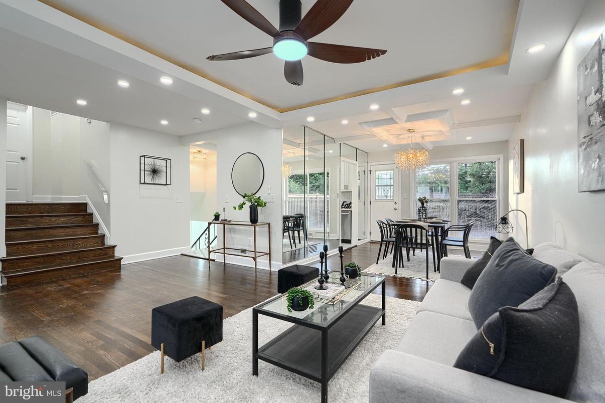 Chandelier, Dining room, Interior, Living room, Recessed Lighting, Wood Texture Flooring