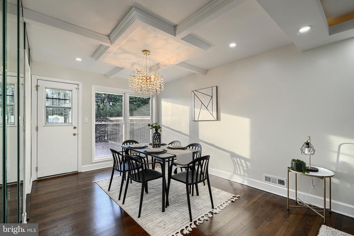Chandelier, Dining room, Interior, Recessed Lighting, Wood Texture Flooring