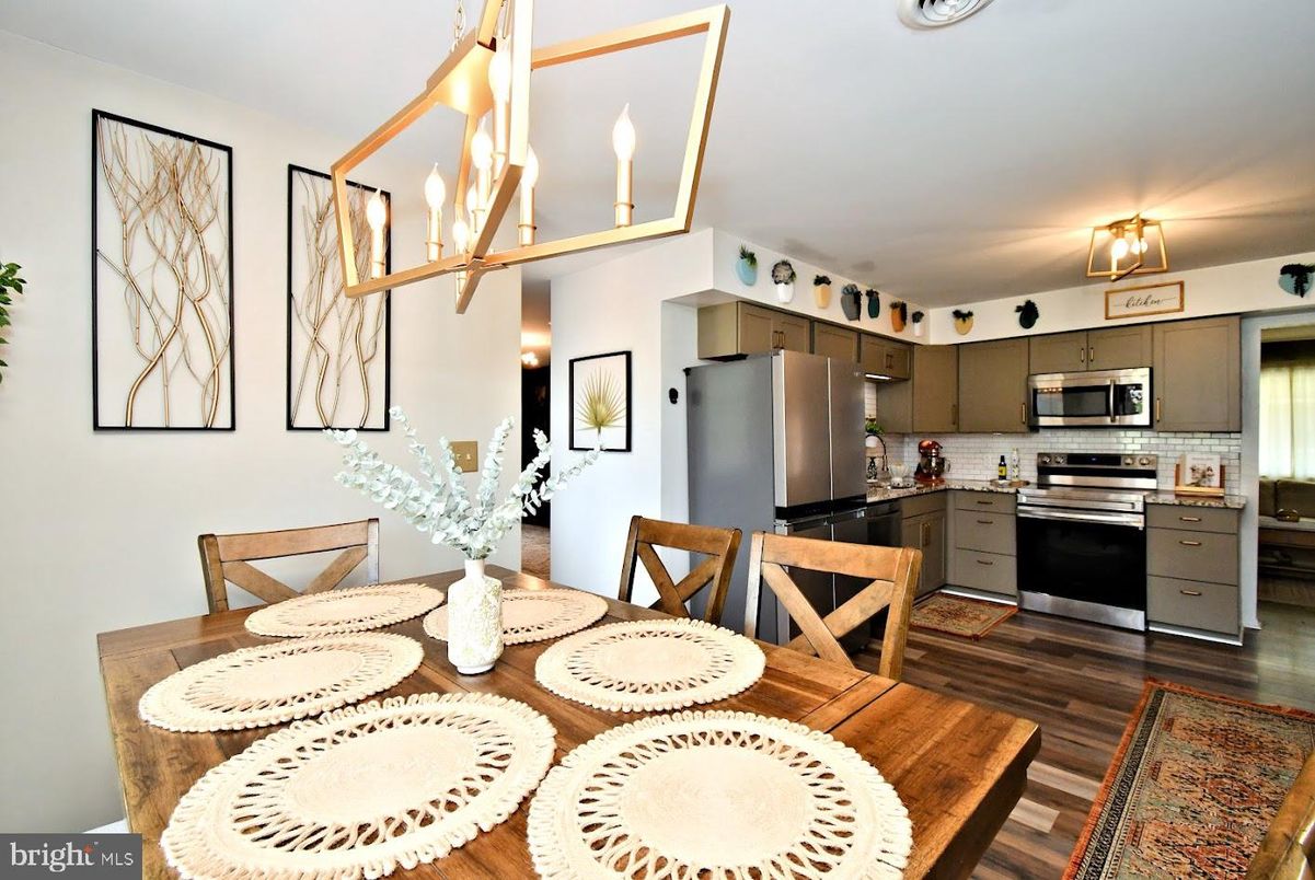 Dining room, Interior, Kitchen, Pendant Lights, Stainless Steel Appliances, Wood Texture Flooring