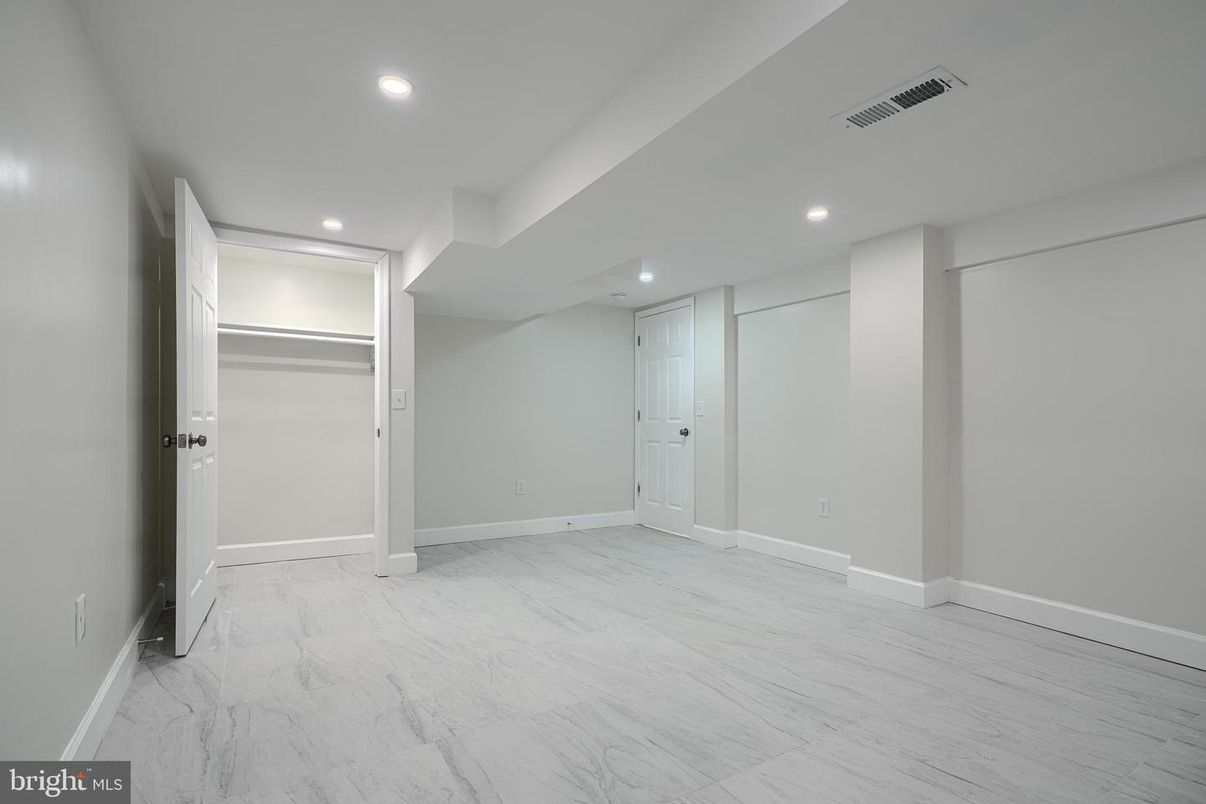 Empty room, Interior, Marble, Recessed Lighting