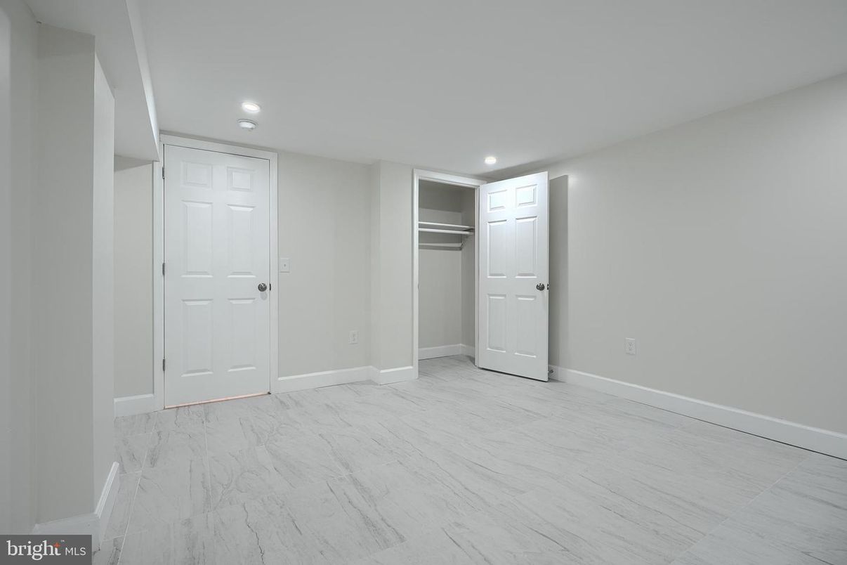 Empty room, Interior, Marble, Recessed Lighting