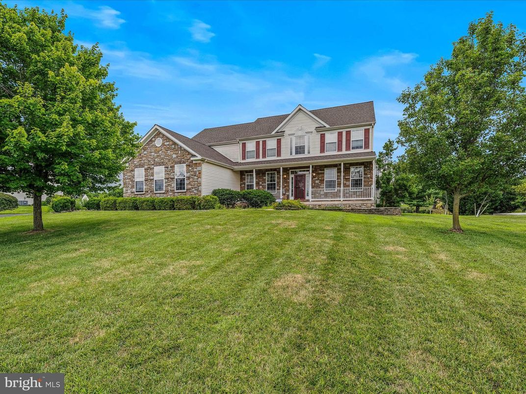 Backyard, Exterior, Facade, Brick Facade, Georgian