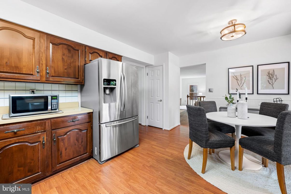 Dining room, Interior, Kitchen, Stainless Steel Appliances, Wood Texture Flooring