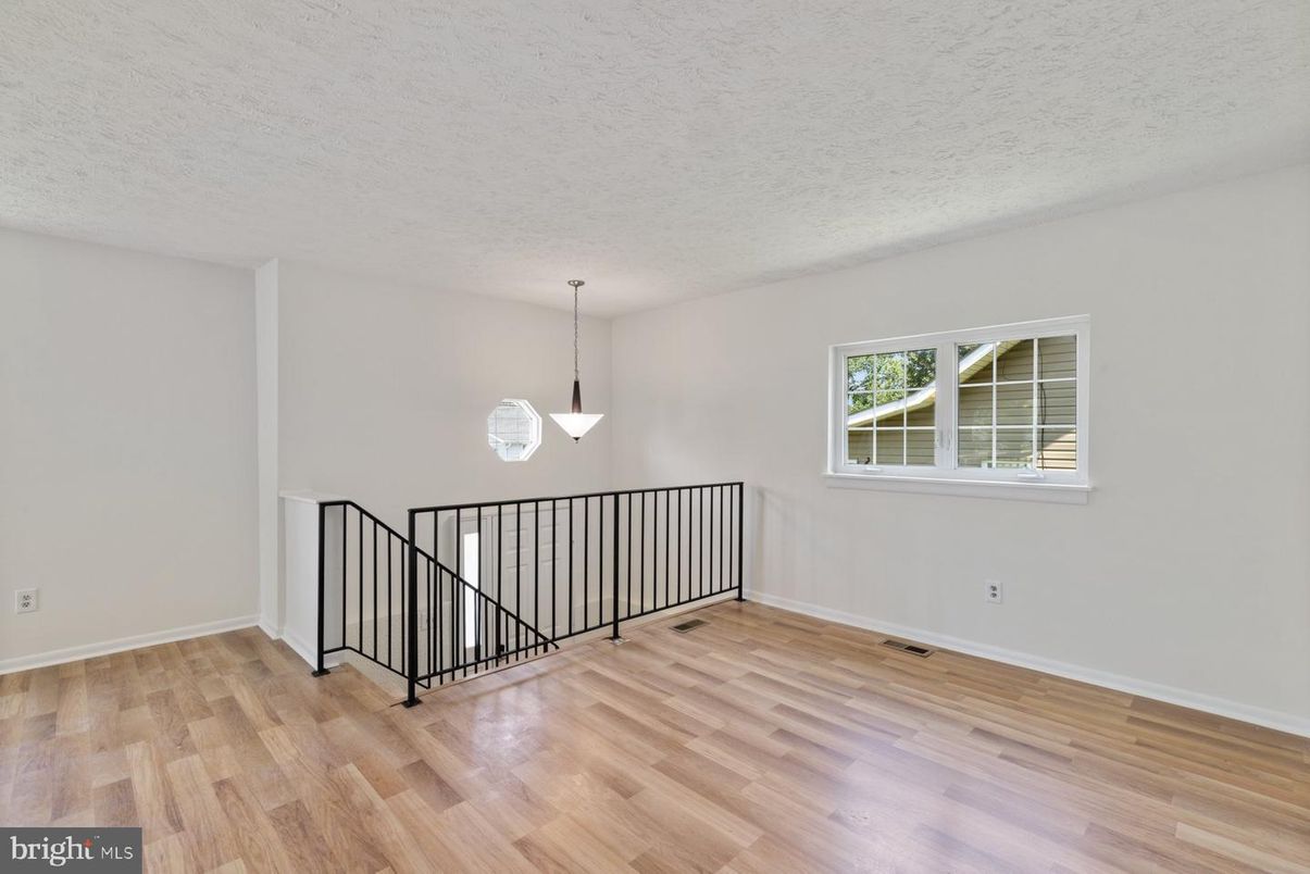 Interior, Pendant Lights, Wood Texture Flooring