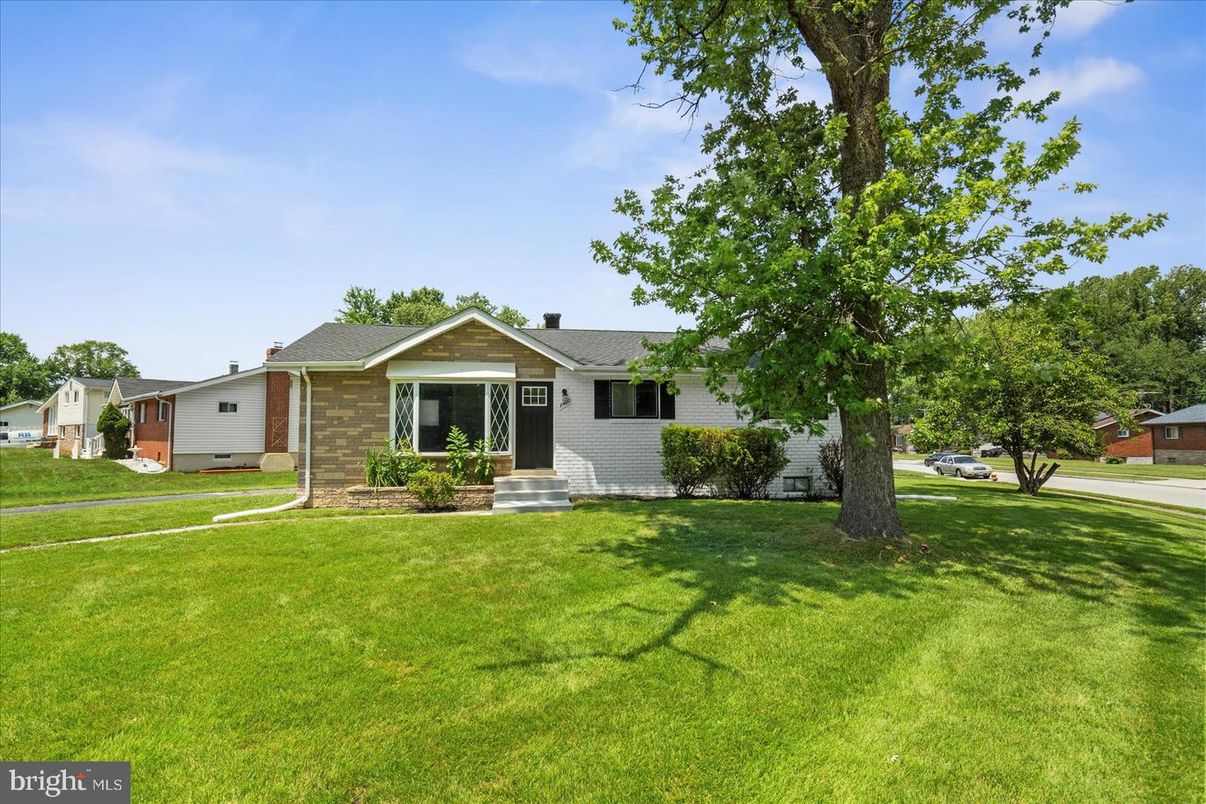Backyard, Exterior, Facade, Ranch