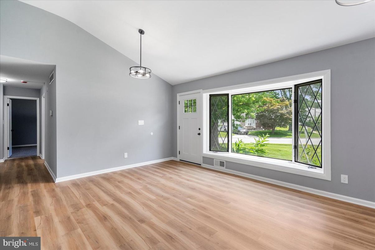 Empty room, Interior, Pendant Lights, Wood Texture Flooring