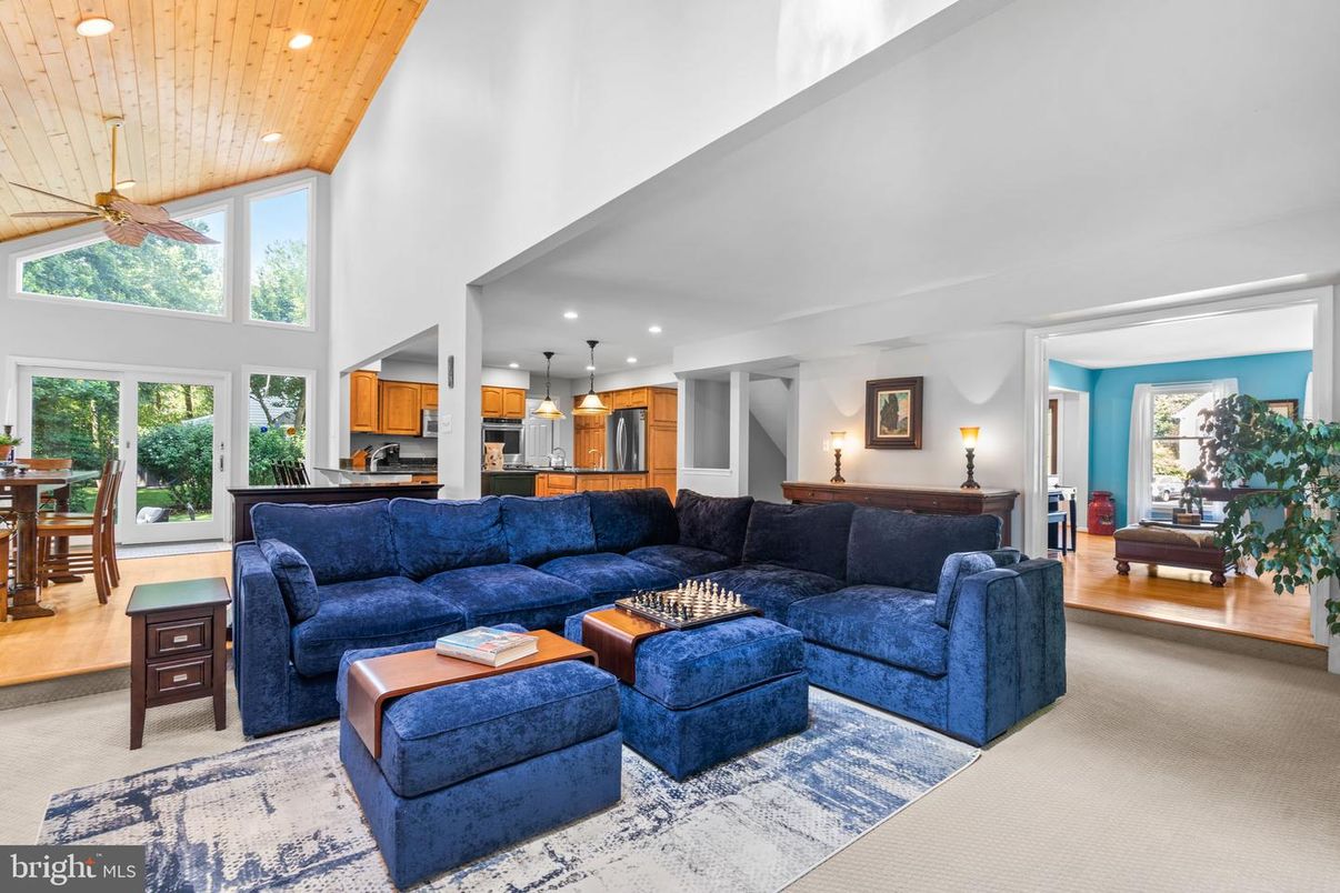 Dining room, Interior, Kitchen, Living room, Pendant Lights, Recessed Lighting, Stainless Steel Appliances, Wooden Ceilings