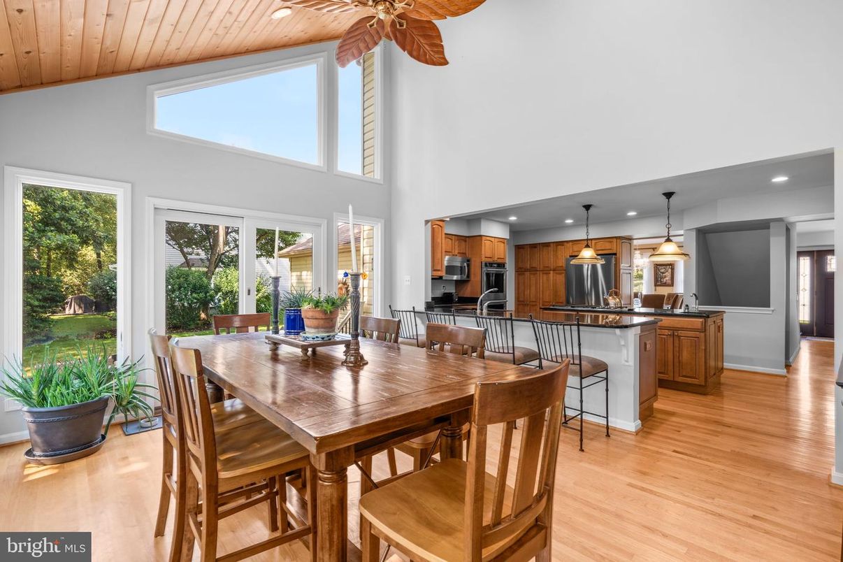 Dining room, Interior, Kitchen, Pendant Lights, Recessed Lighting, Wooden Ceilings, Wood Texture Flooring