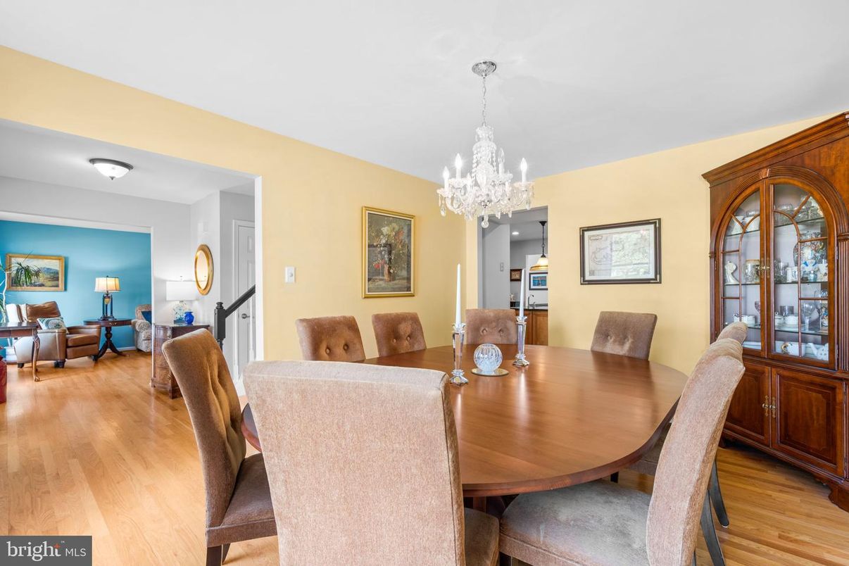 Chandelier, Dining room, Interior, Living room, Wood Texture Flooring