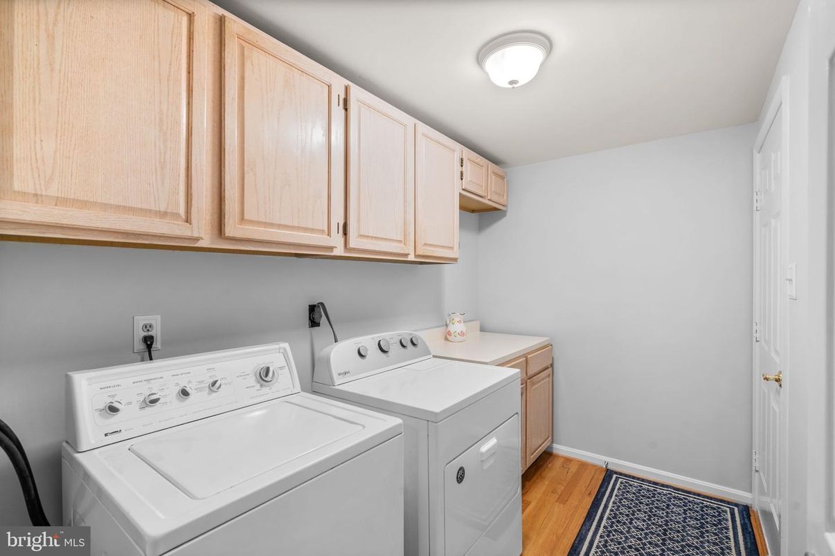 Interior, Washer, Wood Texture Flooring